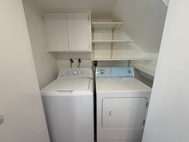 Building Photo - 529 S Xenon Ct