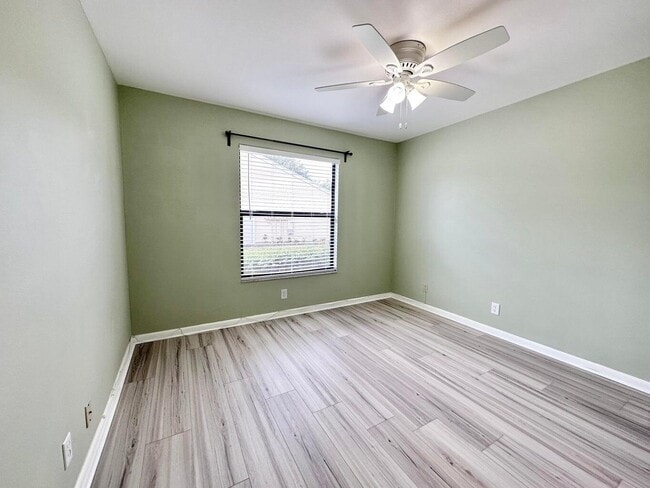 Building Photo - 104 Lakewood Dr