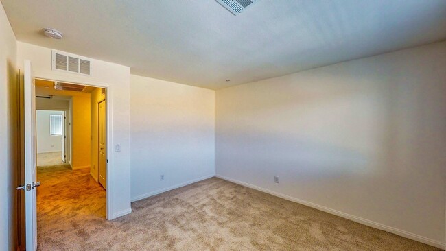 Building Photo - "Spacious 3-Bed Townhouse with Granite Tou...