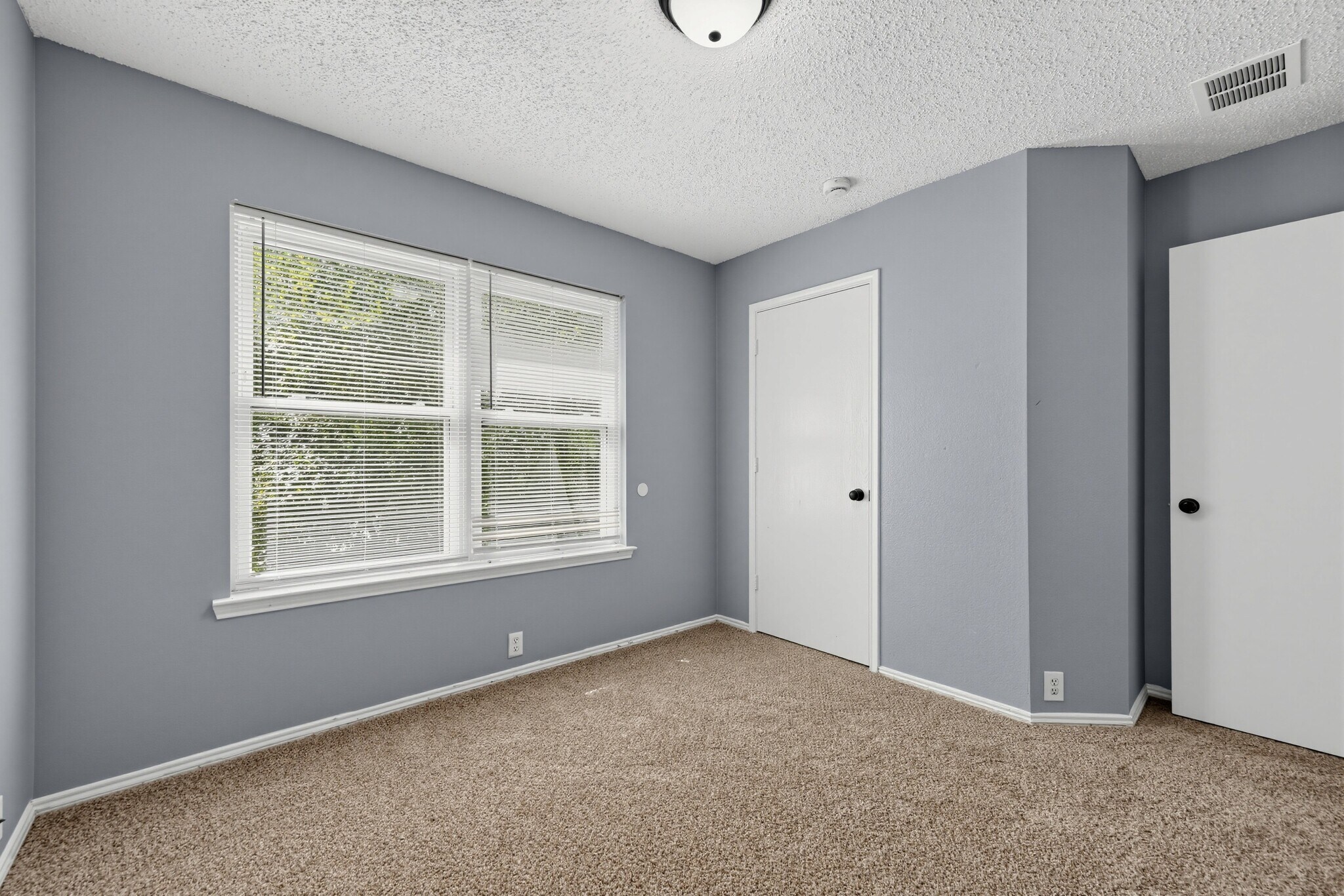 Building Photo - 3912 Sonoma Dr