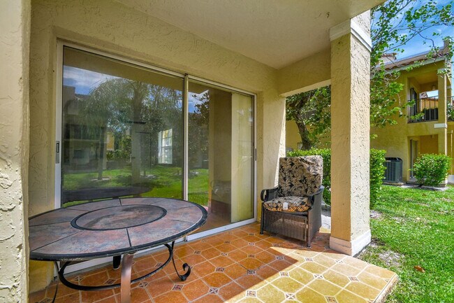 Building Photo - 1110 Lake Shore Dr