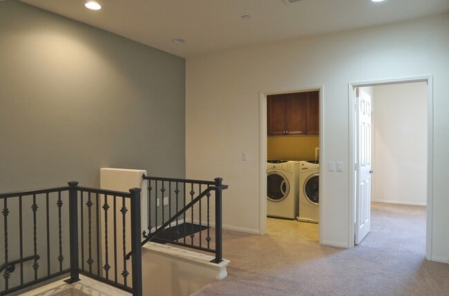 Building Photo - 423 Copper Canyon Rd