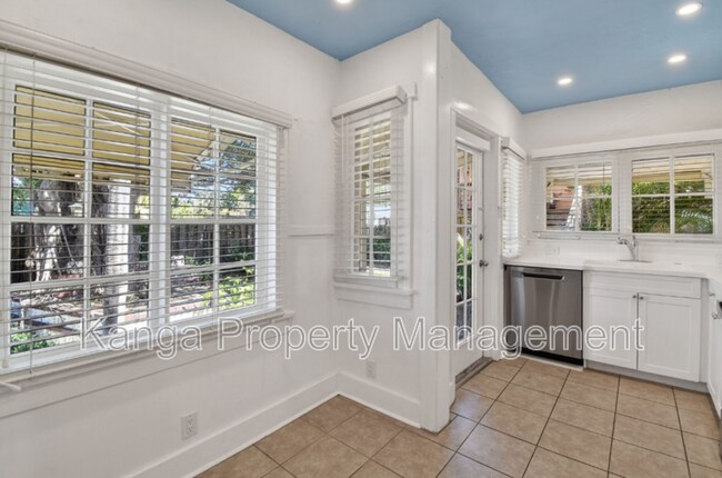 Building Photo - 208 S K St