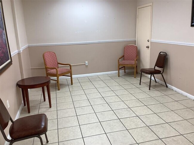 Building Photo - 8220 Sunrise Lakes Blvd