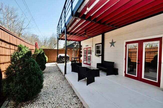 Building Photo - 3330 Beran Dr
