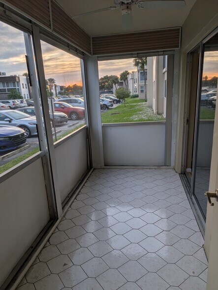 Building Photo - 839 Normandy R