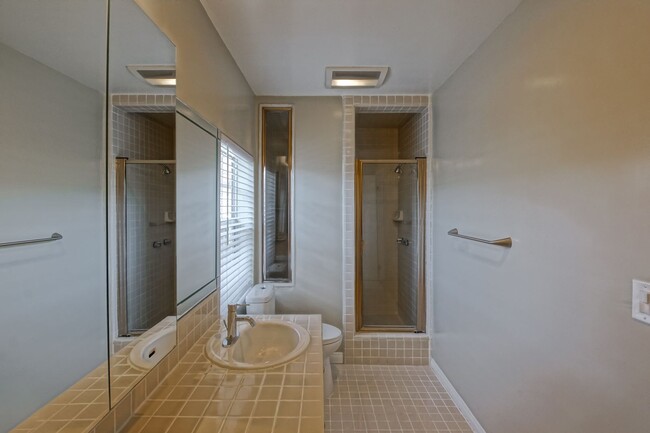 Building Photo - REMODELED, BRIGHT & AIRY, 4BR3BA HOME W/ G...