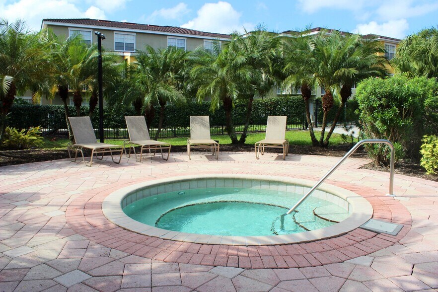 Hot Tub - 5551 Bentgrass Dr