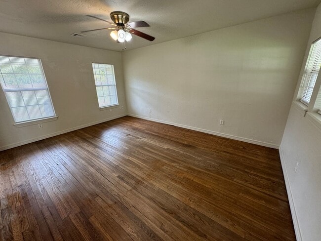 Building Photo - 2 bed with 1 bath home for rent in Norman....