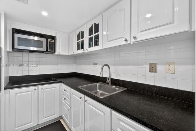 Building Photo - 1000 West Ave