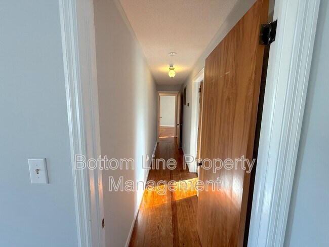 Building Photo - 2802 Filbert Hwy