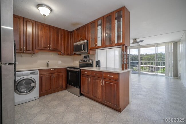 Building Photo - Move-In Ready 1-Bedroom 1 Bath Condo in Ce...