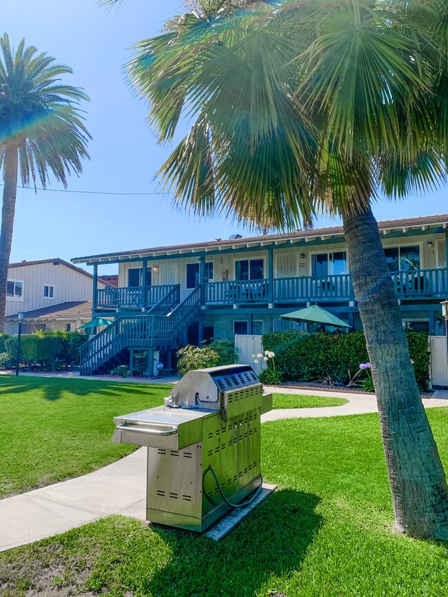 Building Photo - 3080 Lincoln St