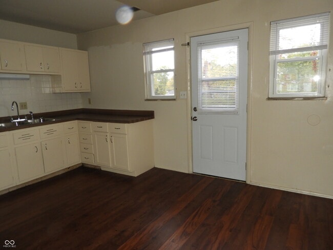 Building Photo - 6006 Dickson Rd