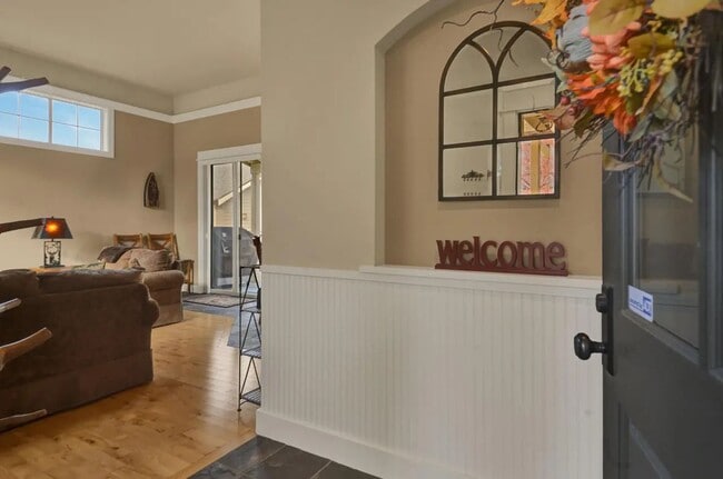 Building Photo - Eagle Crest Bunkhouse