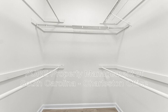 Building Photo - 9870 Levenshall Dr