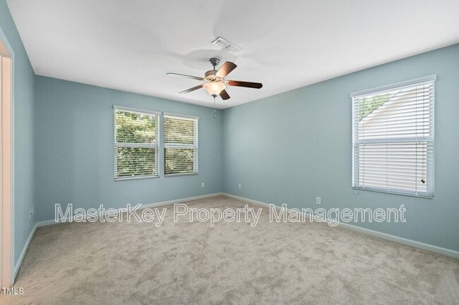 Building Photo - 120 Holly Berry Ln