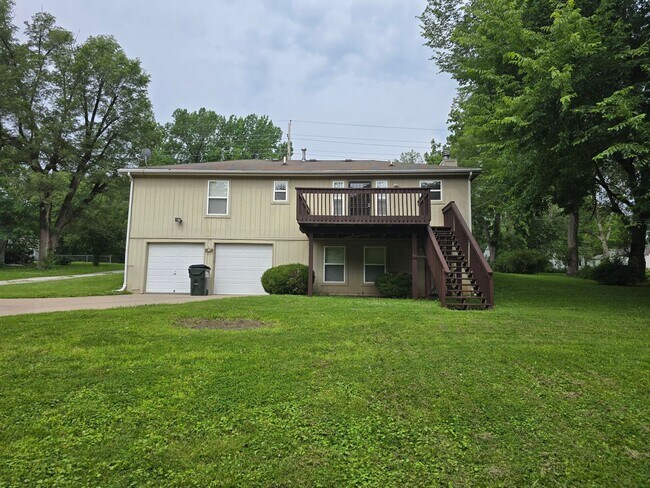 Building Photo - Huge three bedroom home available for rent