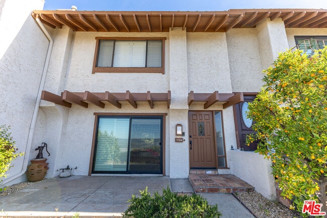 Building Photo - 1709 Cam De Villas