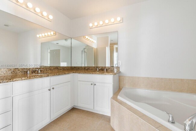 Building Photo - 3001 NE 185th St