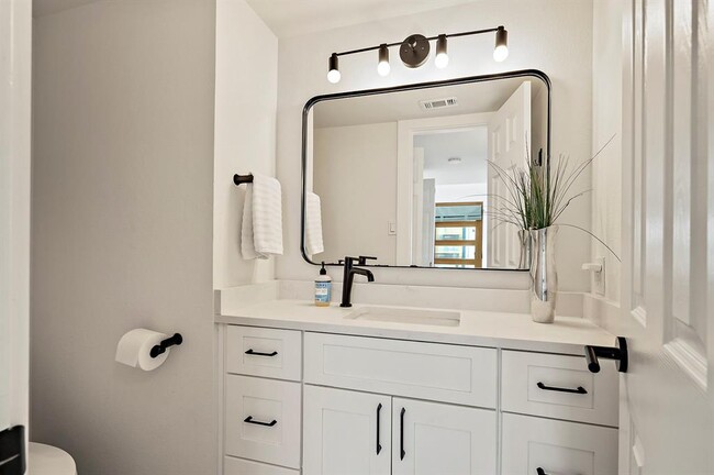 Building Photo - 1206 Hollow Creek Dr