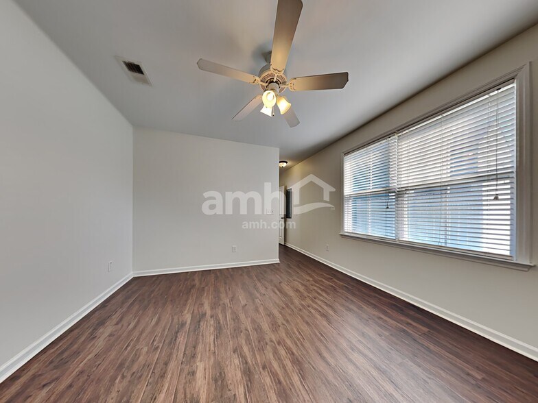 Building Photo - 413 Verbena Ave