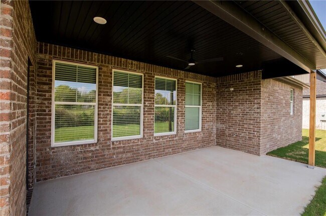 Building Photo - 108 White Oak St