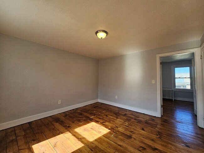 Building Photo - 830 Hoyt St