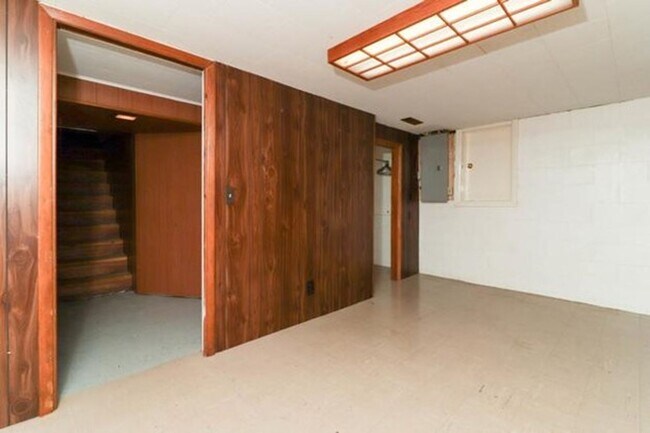 Building Photo - Spacious 3-Bedroom Home with Oversized Gar...