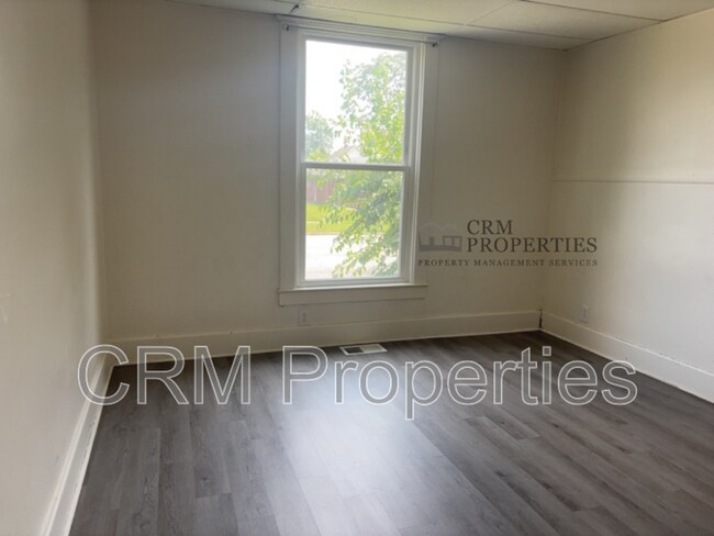 Building Photo - 1039 S Washington St