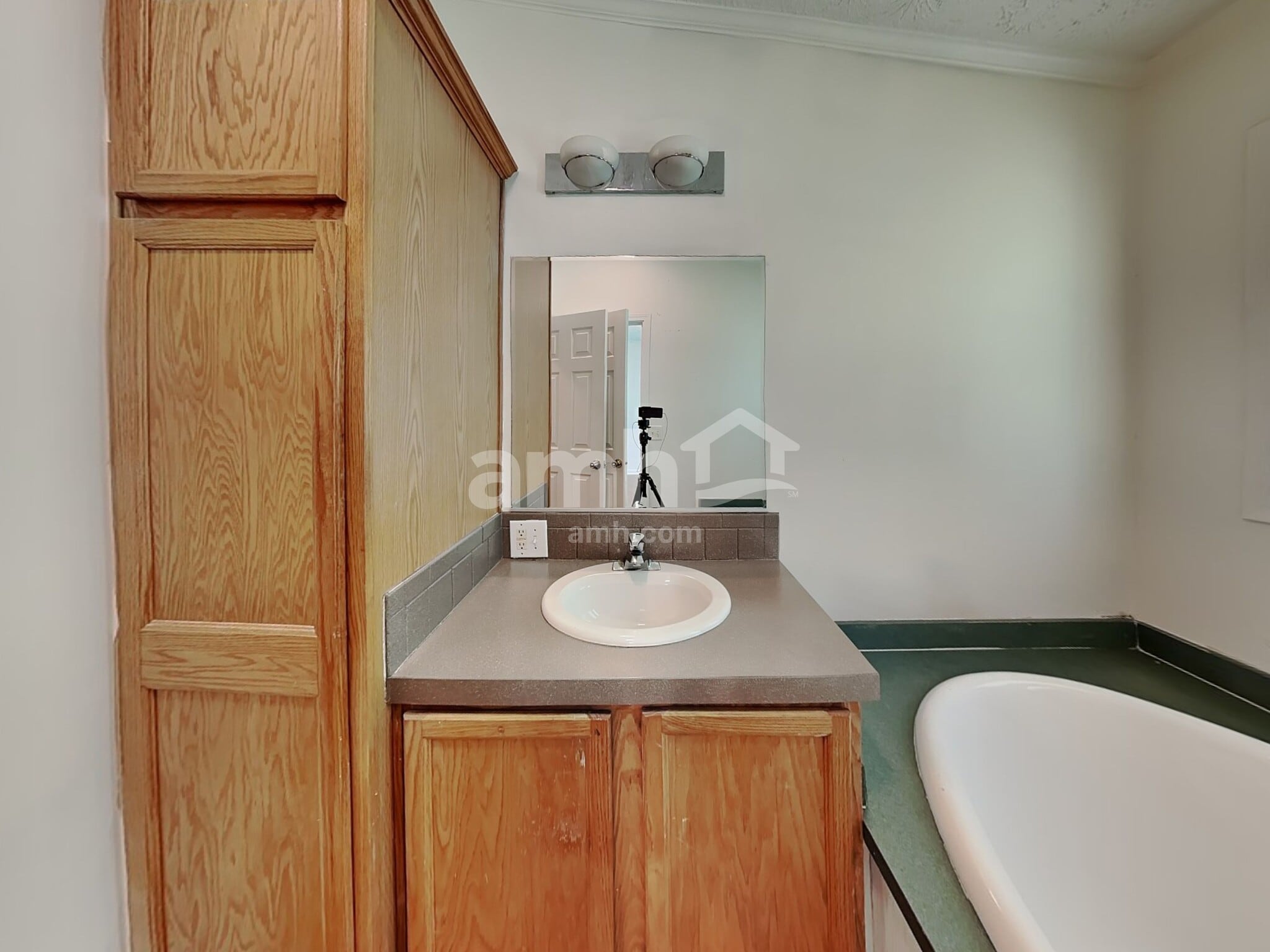 Building Photo - 495 Hunnicut Rd SE