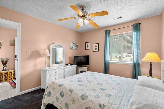 Building Photo - 1717 Boyne Dr
