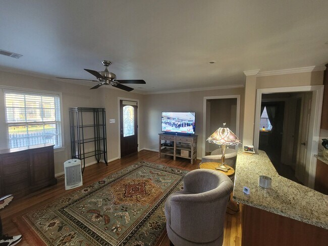Building Photo - Single Family 1300+ square foot East End Home