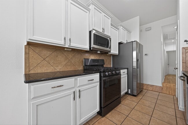 Building Photo - 22522 Fosters Park Ct