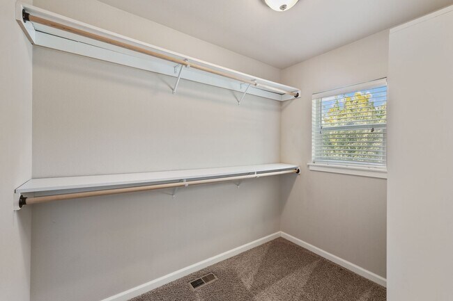 Building Photo - 4335 17th Way NE
