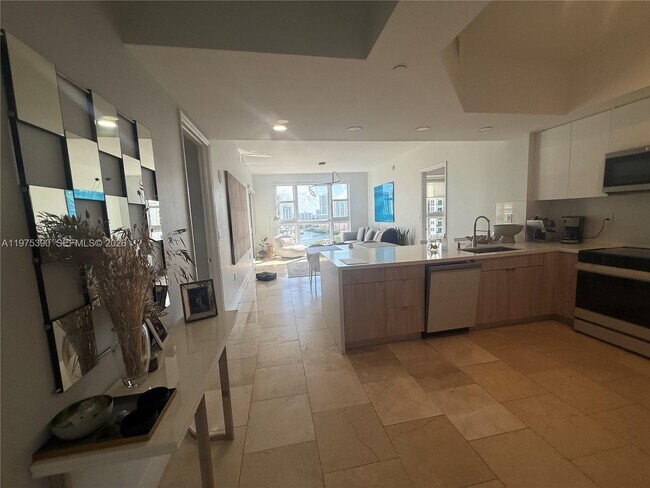 Building Photo - 20000 E Country Club Dr