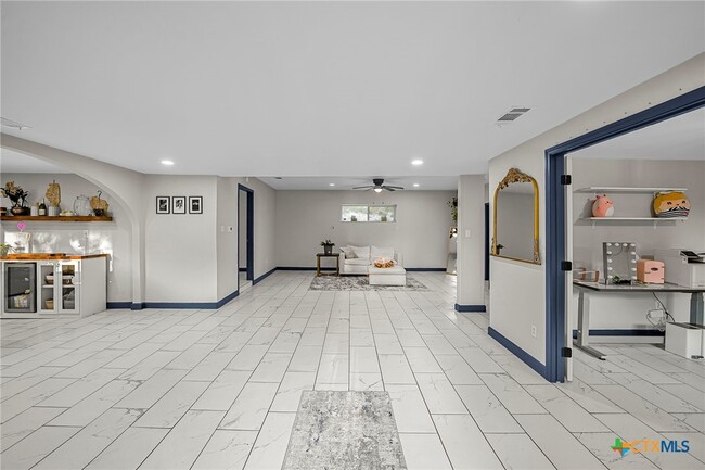 Building Photo - 133 Alamo Dr