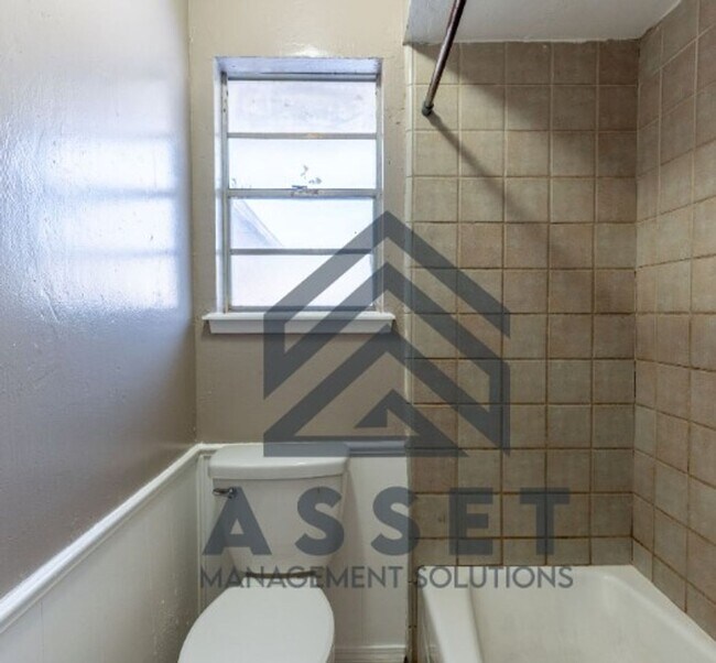 Building Photo - 4825 S Fairmont Ave