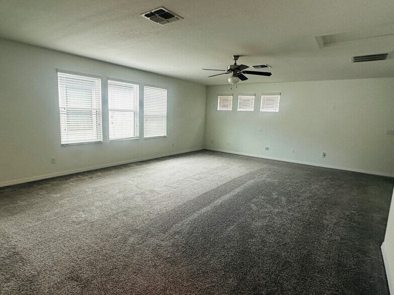 Building Photo - 10749 Pleasant Knoll Dr