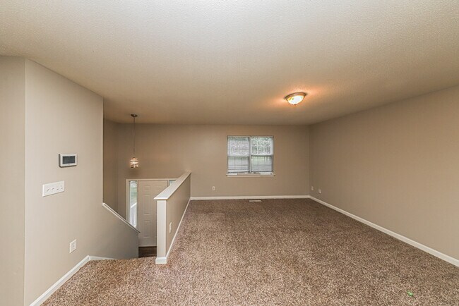 Building Photo - Fantastic 3bd/2ba home! Let yourself in!