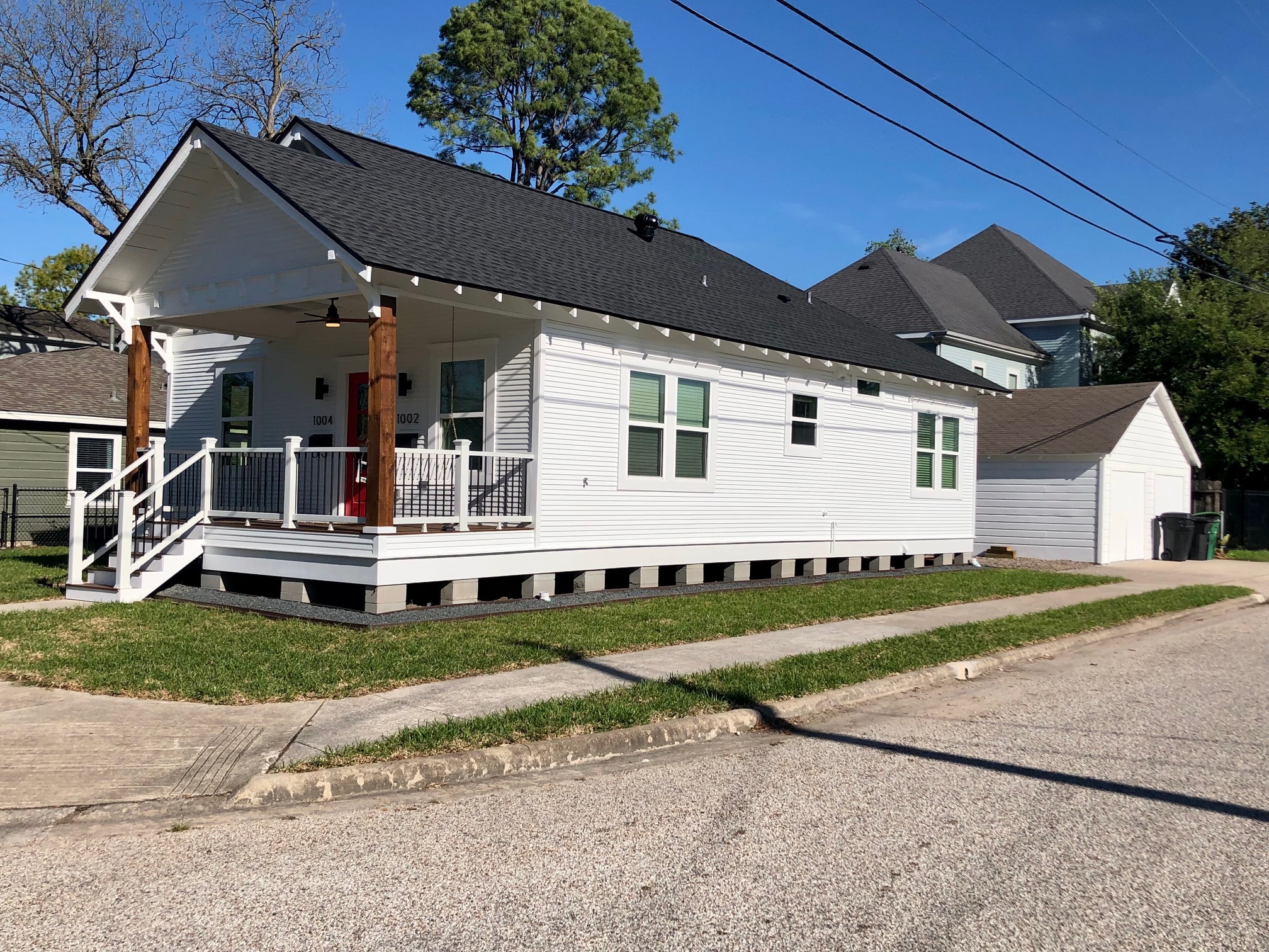 Side view of house on large corner lot - 1004 Adele St