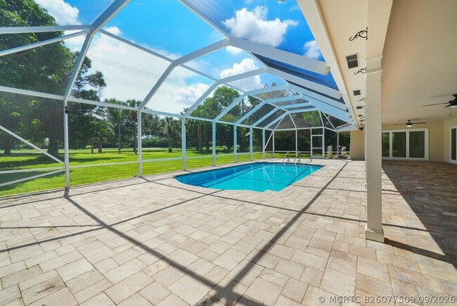 Building Photo - 408 S Country Club Dr