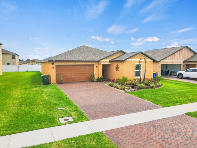 Building Photo - 701 Carlyle Wy