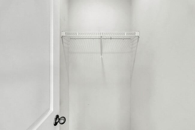 Building Photo - Gorgeous 3-Story Townhome in Park Circle | 3BR + Flex Space + Garage