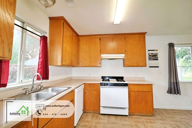 Building Photo - 2875 Reservoir Ln