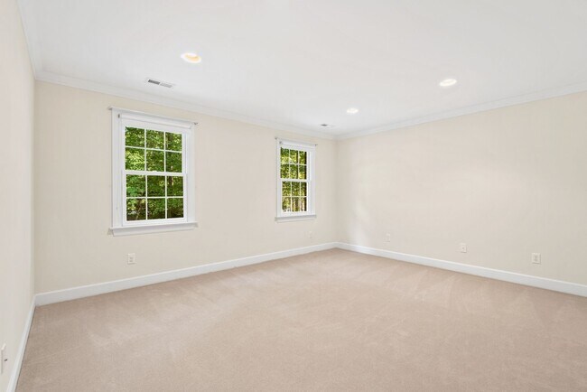 Building Photo - Available early March! Large and Lovely Home in Chapel Hill
