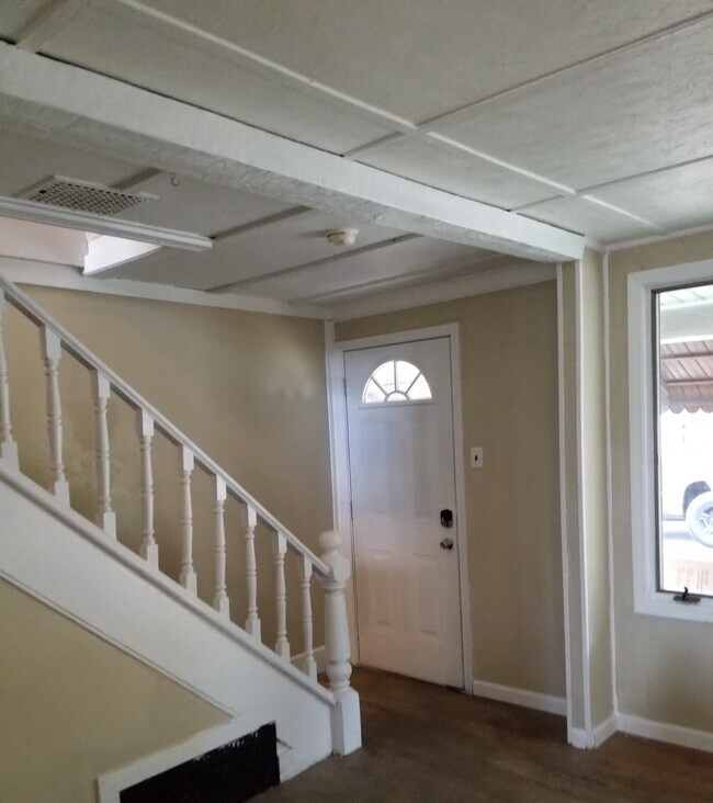 Building Photo - 1024 Bennett Ave