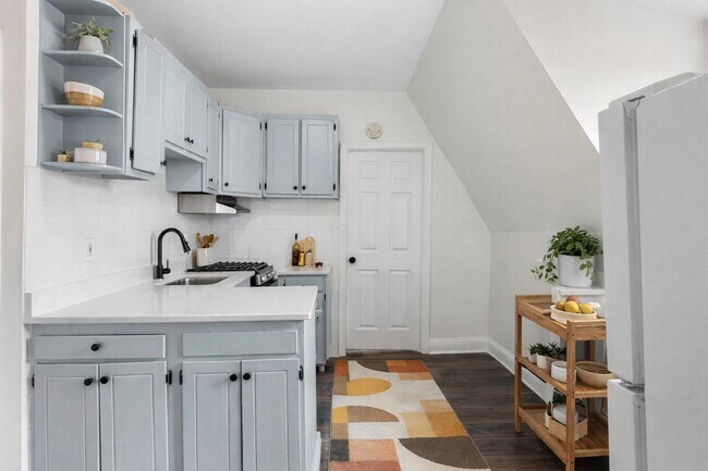 Building Photo - 676 Chestnut St