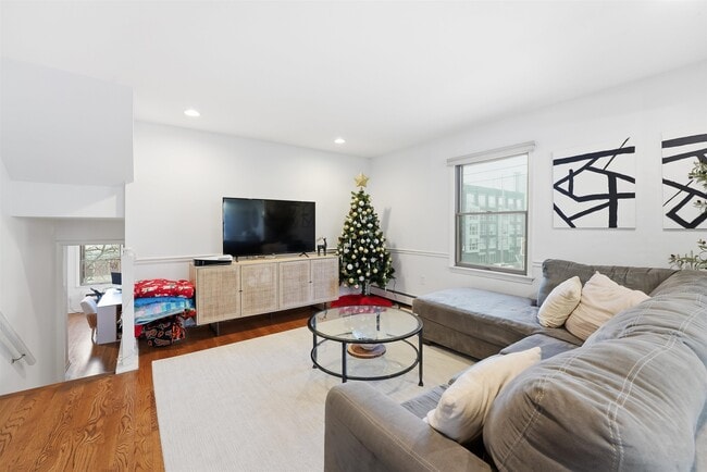 Building Photo - 635 Madison St