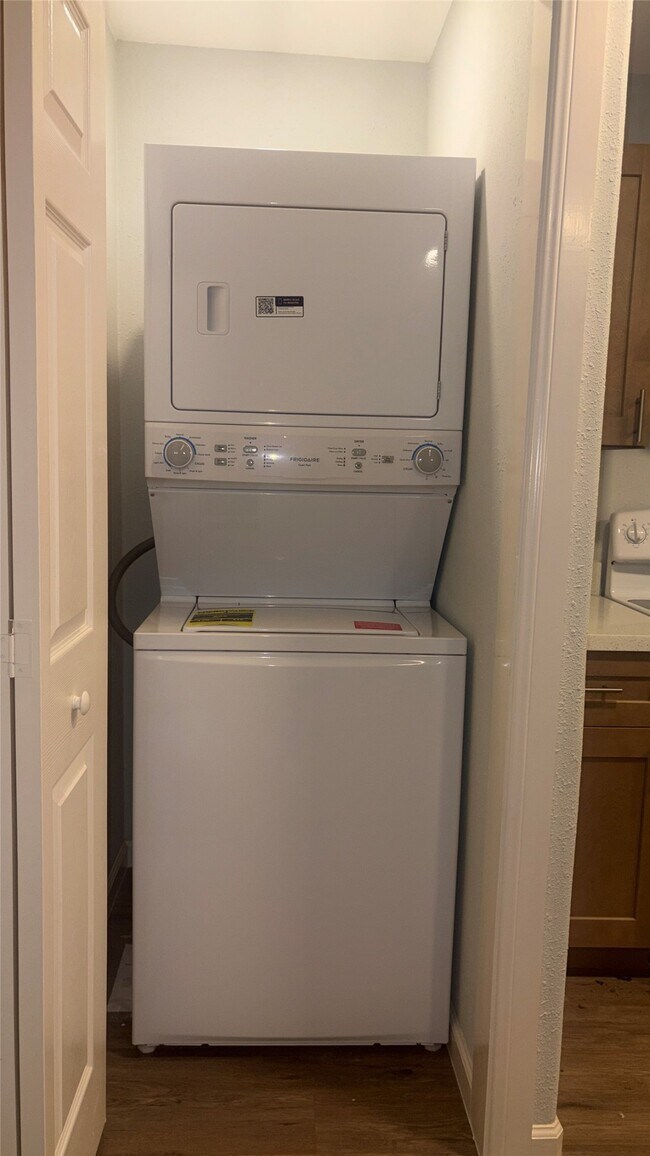 Building Photo - 4624 Bell St